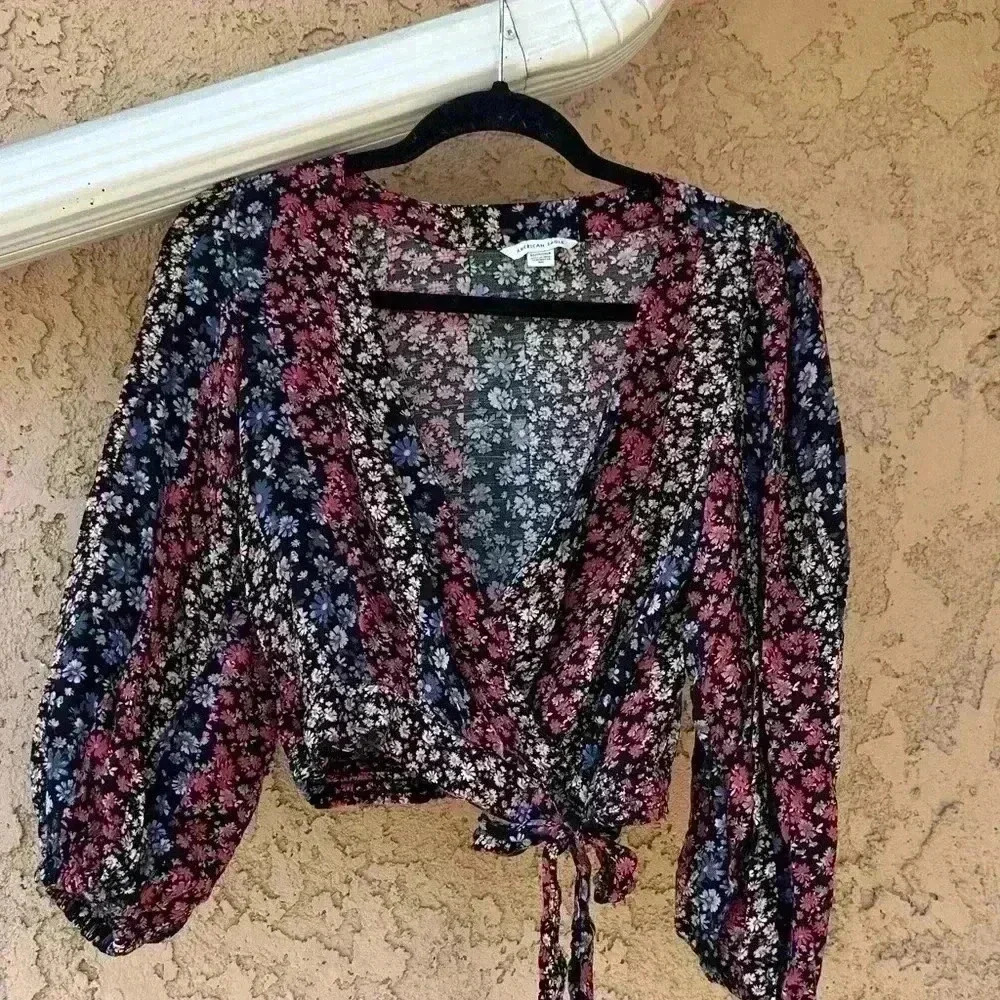 American Eagle Women's Cropped Faux Wrap Blouse Floral size XS